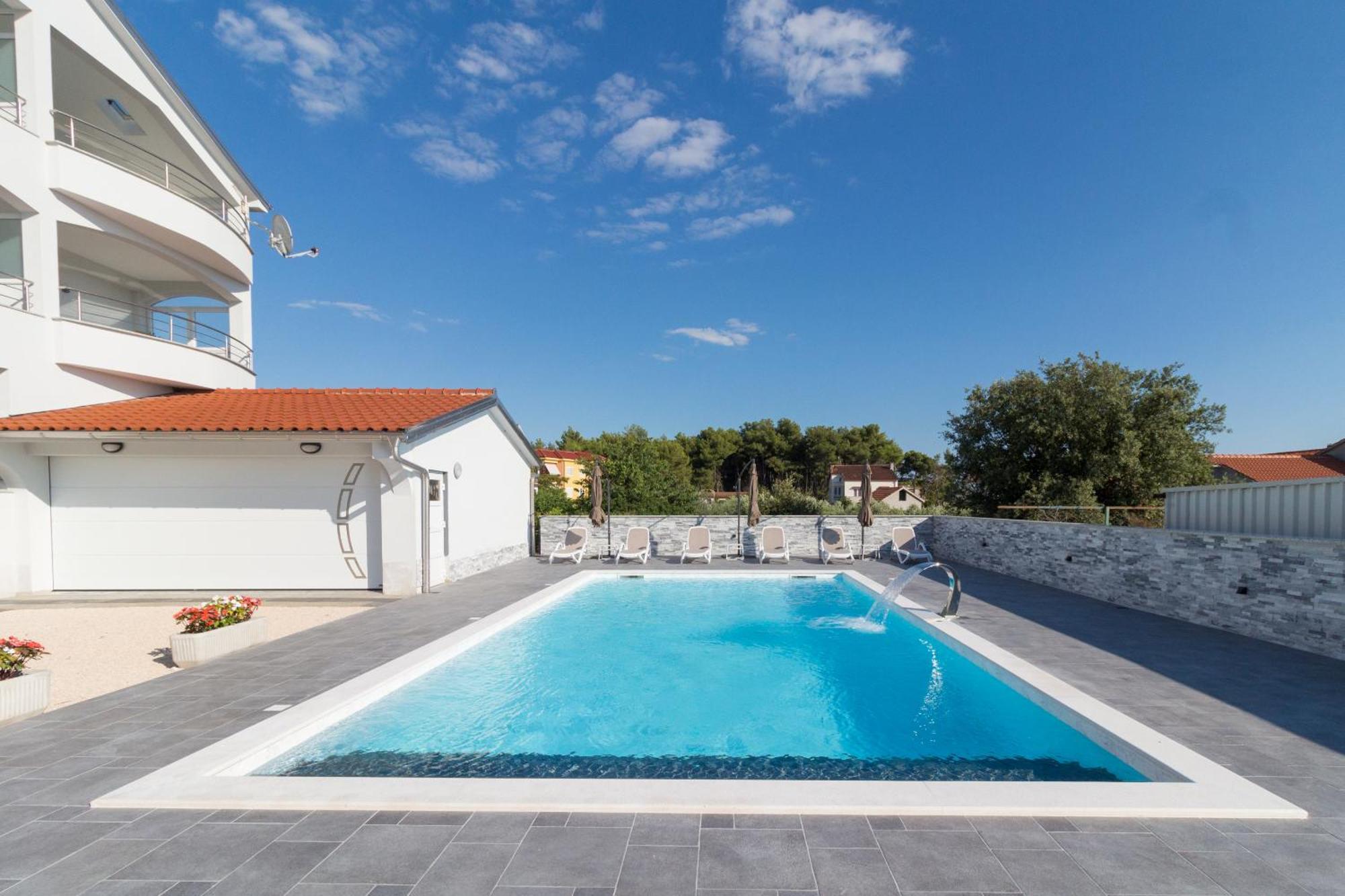 Apartmani Martin Mit Beheiztem Pool With Heated Pool Bibinje Exterior photo