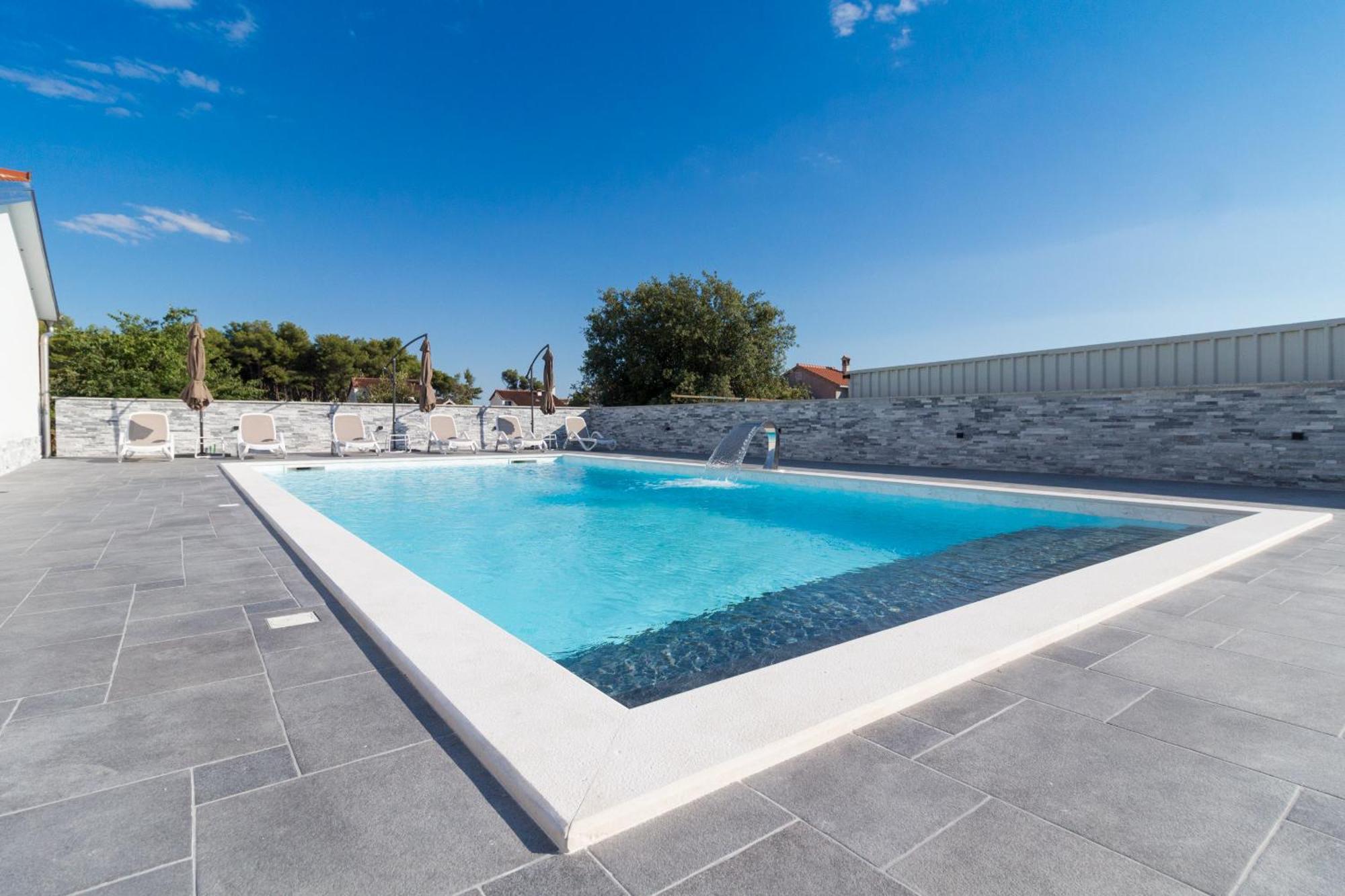 Apartmani Martin Mit Beheiztem Pool With Heated Pool Bibinje Exterior photo