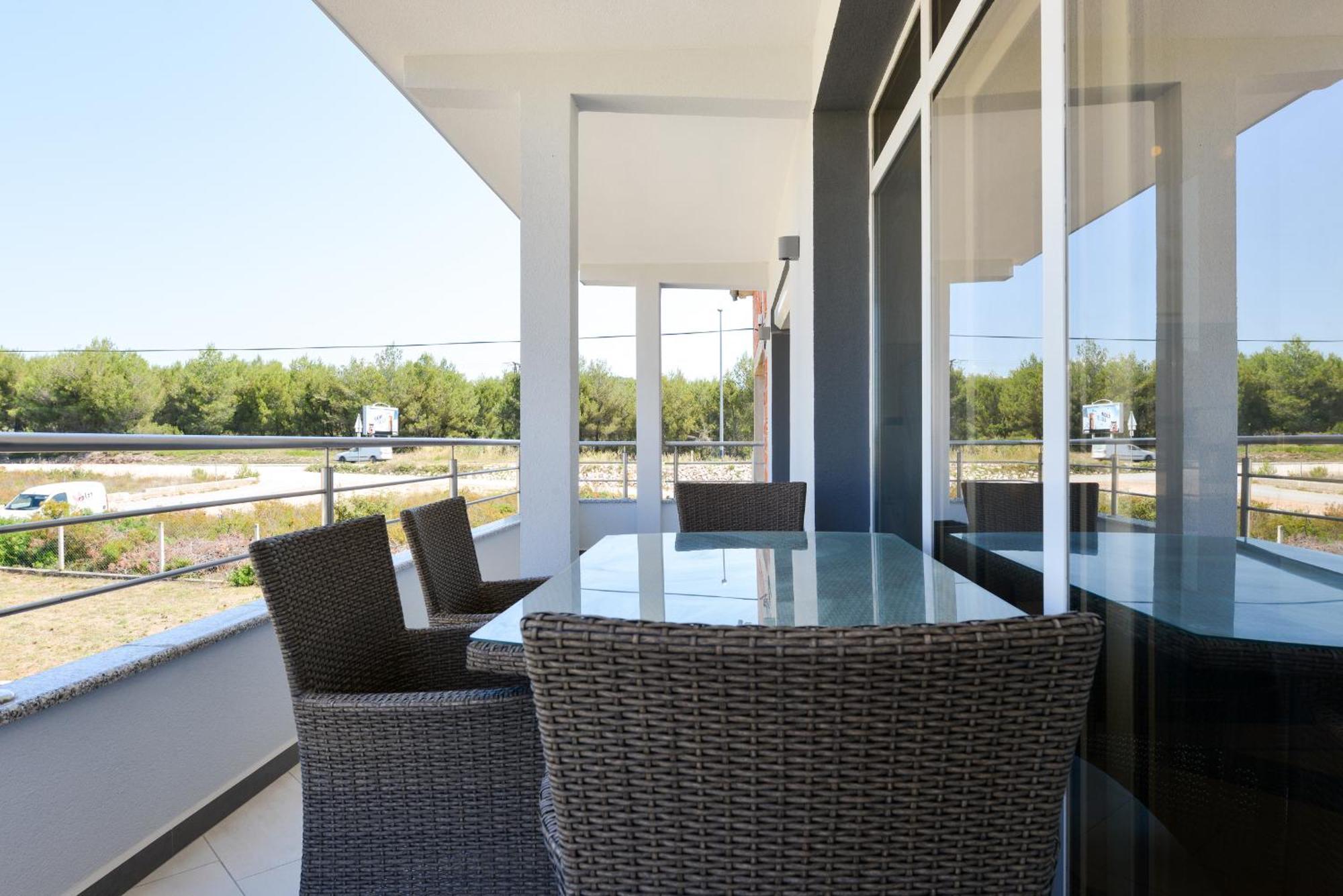 Apartmani Martin Mit Beheiztem Pool With Heated Pool Bibinje Exterior photo